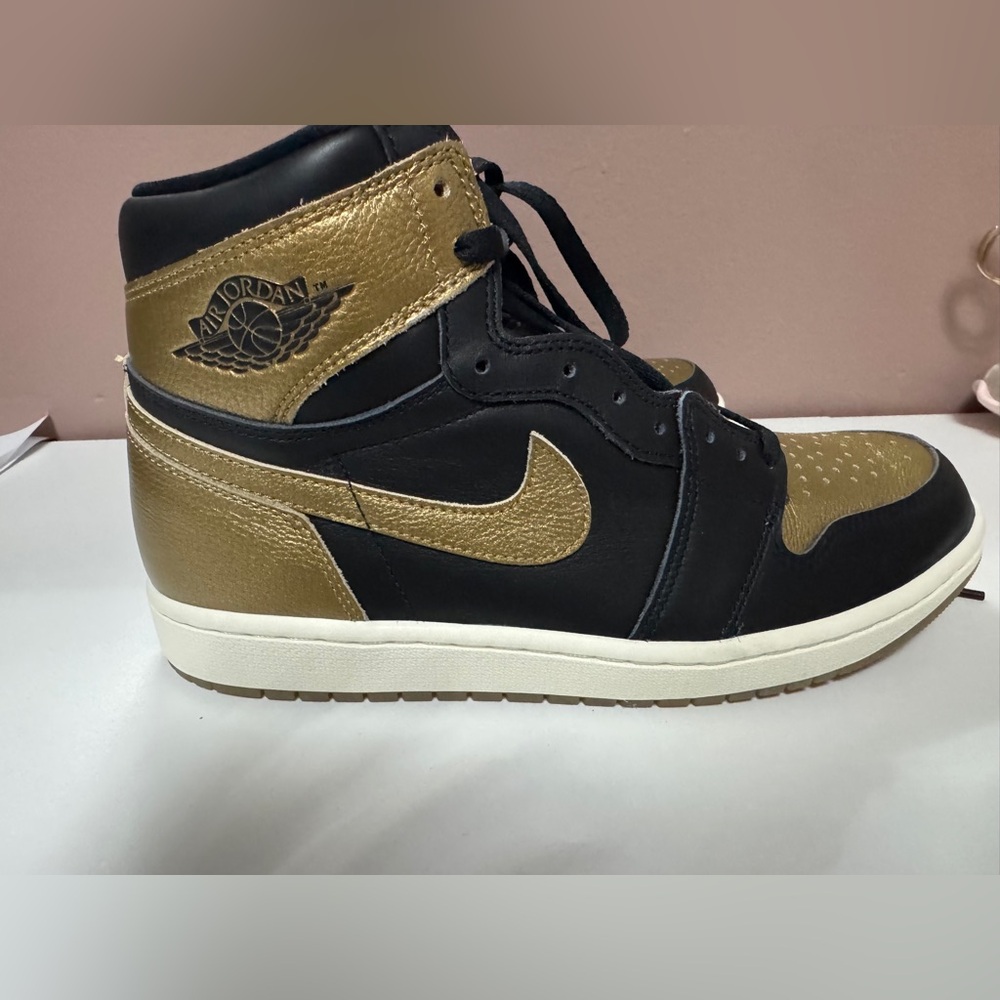 Jordan 1 High  Black and Gold Leather Sneaker